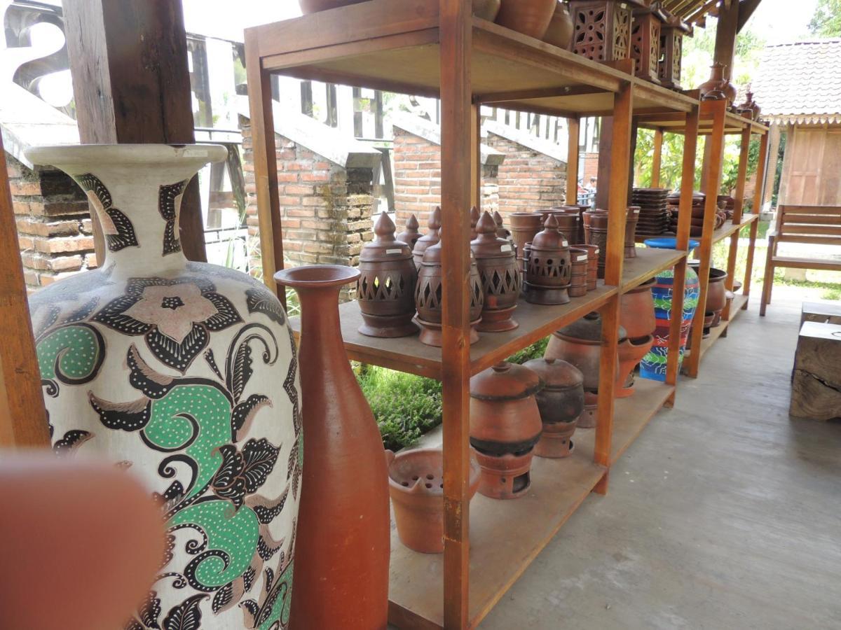 Balkondes Karanganyar Pottery Academy Hotel Magelang Eksteriør billede