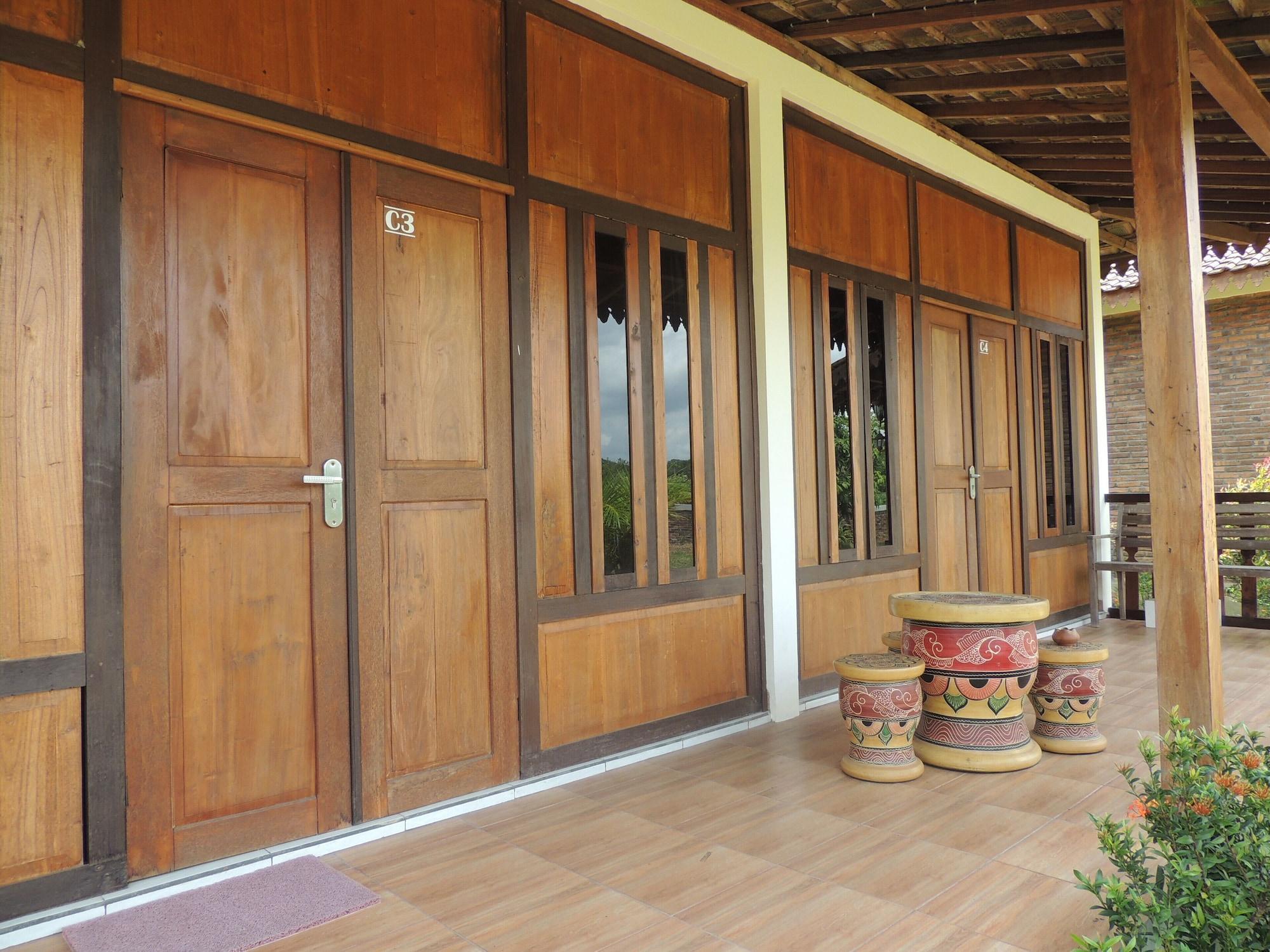 Balkondes Karanganyar Pottery Academy Hotel Magelang Eksteriør billede