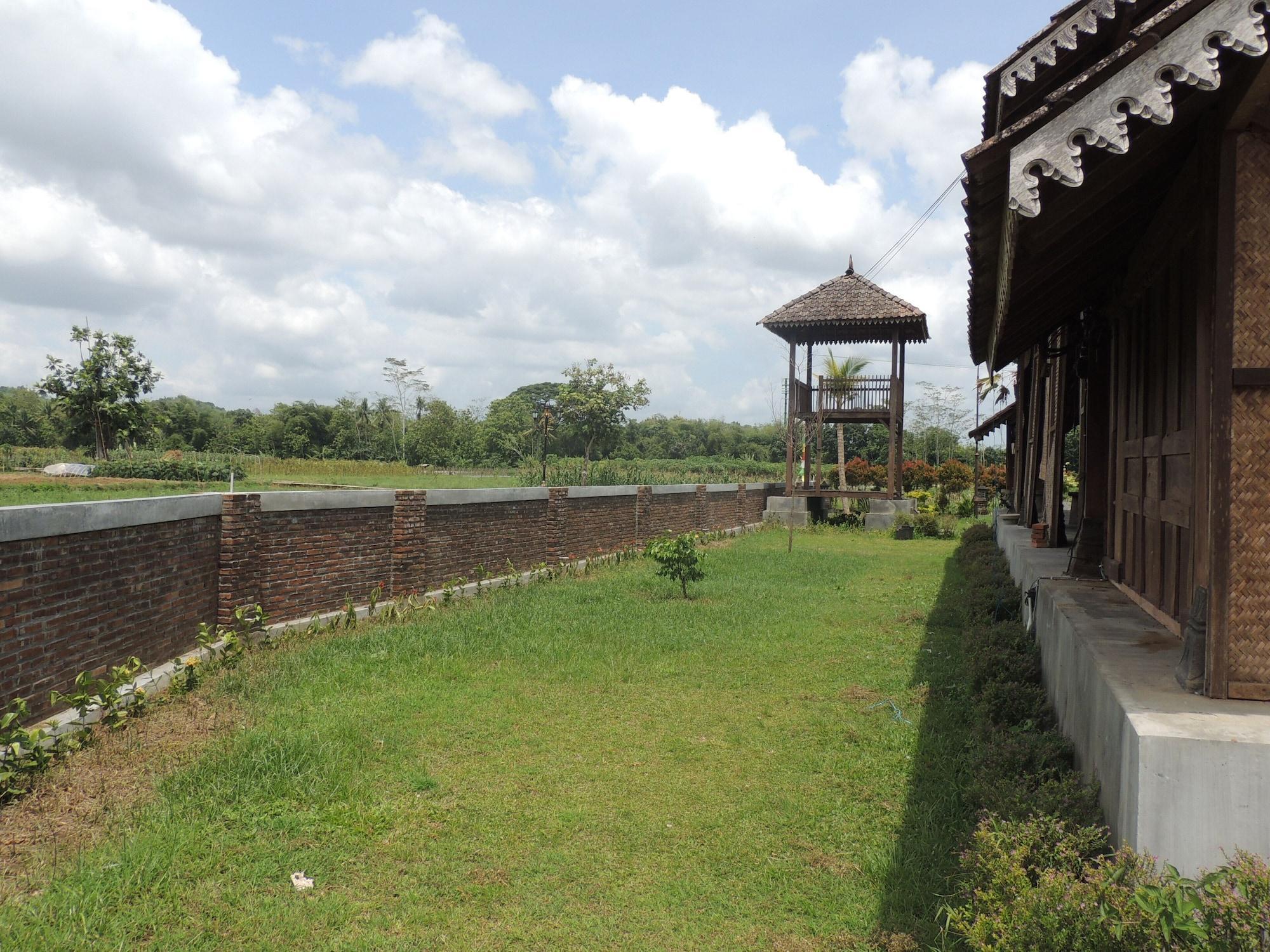 Balkondes Karanganyar Pottery Academy Hotel Magelang Eksteriør billede